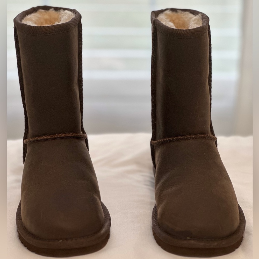 UGG Classic Short Chocolate Waterproof Leather/Sheepskin Boots Size 5